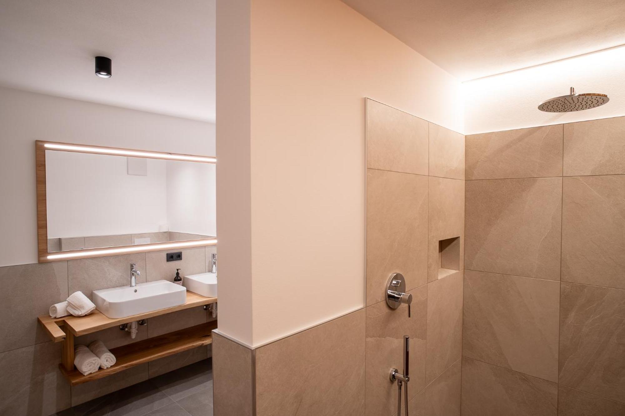 Lanzenschuster Hotel Сан Дженезио Атезино Екстериор снимка